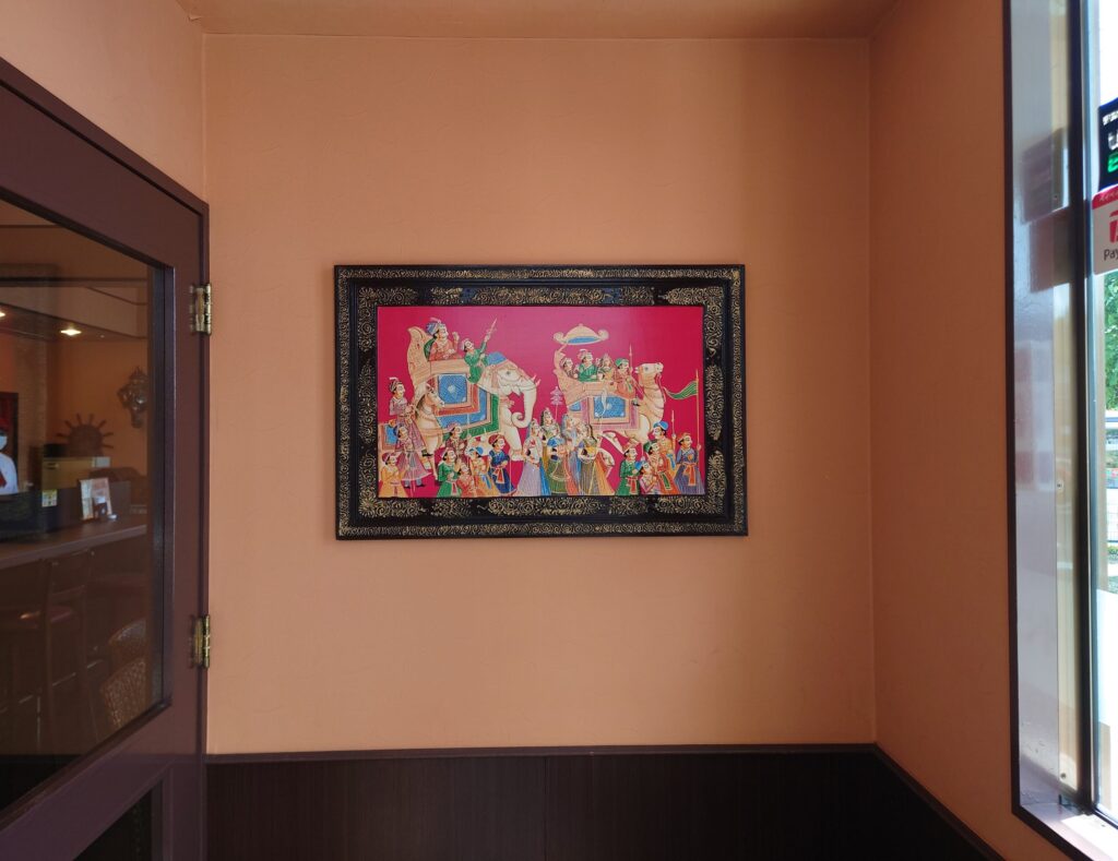 千葉市のインドカレー屋ロイヤルインドの店内入口に飾ってあるインドの絵
