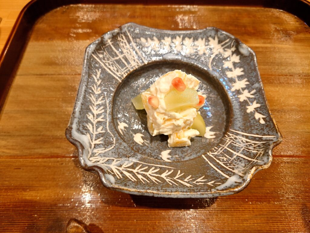 千葉市の日本料理みつはしの前菜、マスカルポーネと柿とマスカット白和え