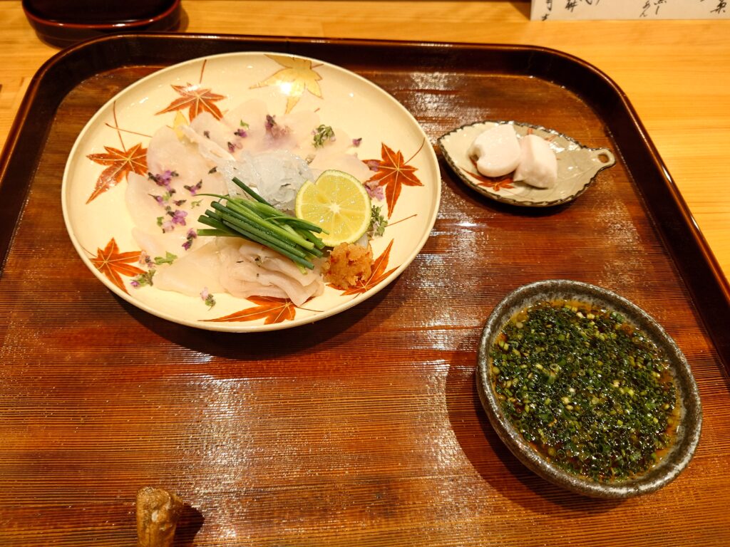 千葉市の日本料理みつはしのふぐ刺し菊花作りと白子