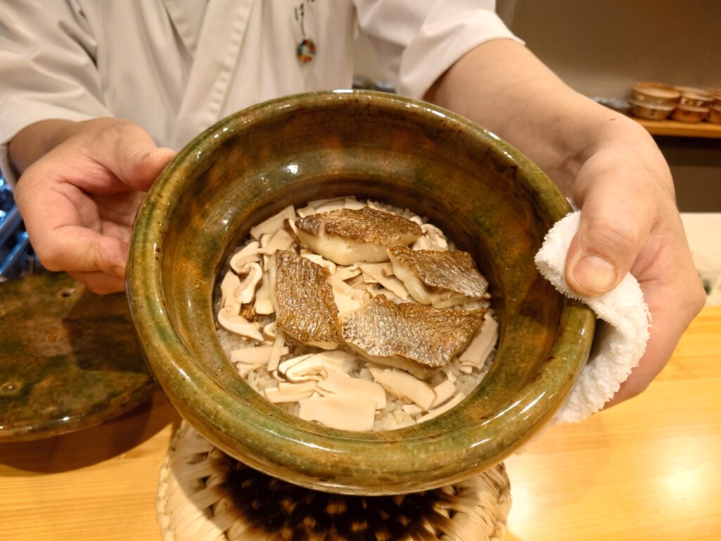 千葉市の日本料理みつはしの鯛と松茸の土鍋ご飯