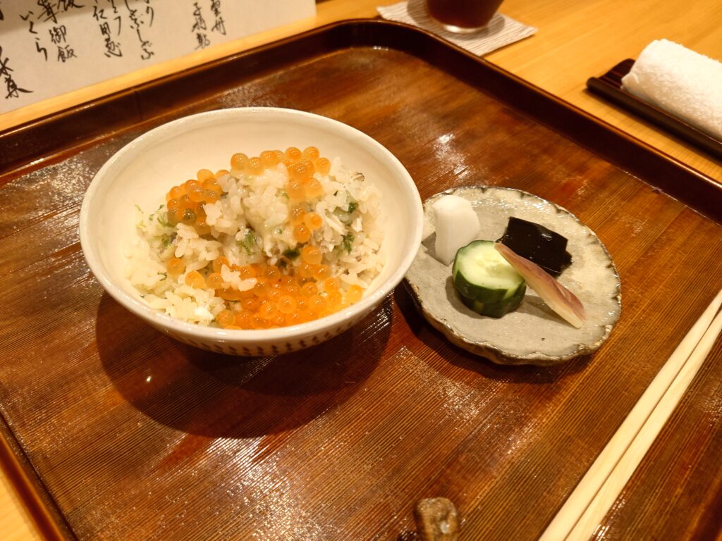 千葉市の日本料理みつはしの鯛と松茸の土鍋ご飯イクラ乗せと香の物