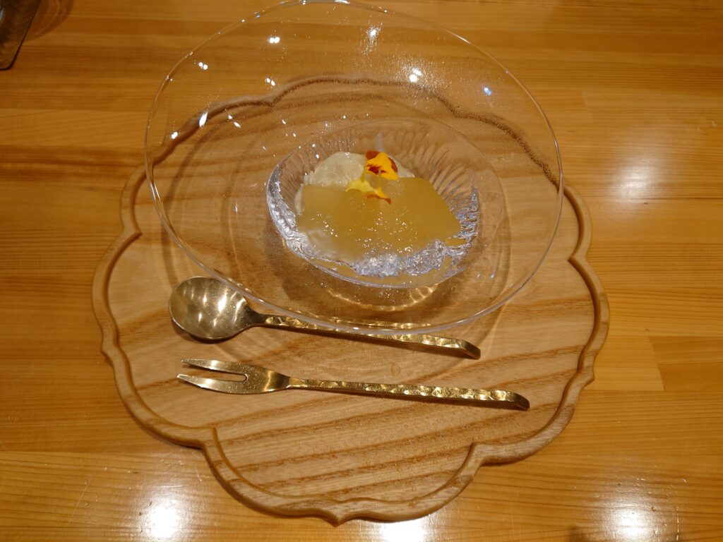 千葉市の日本料理みつはしのデザート、紅玉コンポートとレモンゼリー
