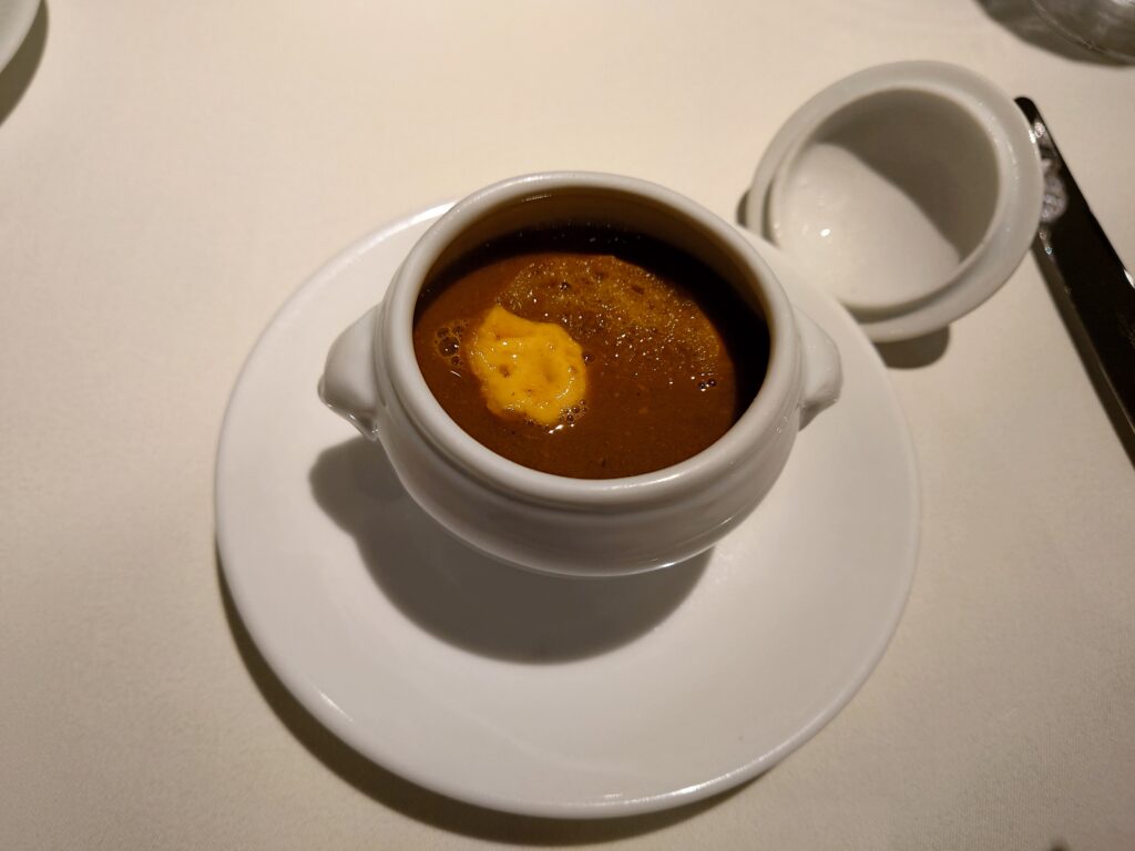 千葉市中央区新田町のフランス料理ル・クールのスペシャリテ　スープ・ド・ポワソン