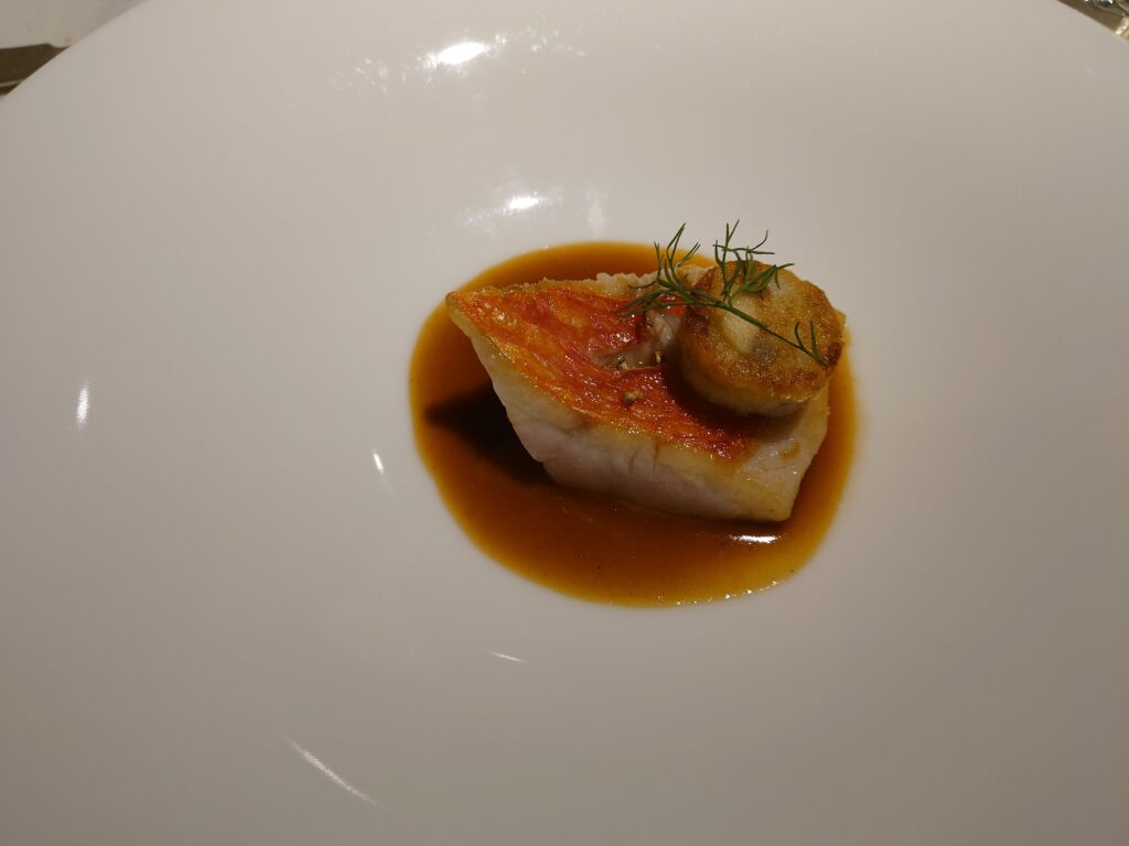 千葉市中央区新田町のフランス料理ル・クールの金目鯛のポワレ　アルベールソース
