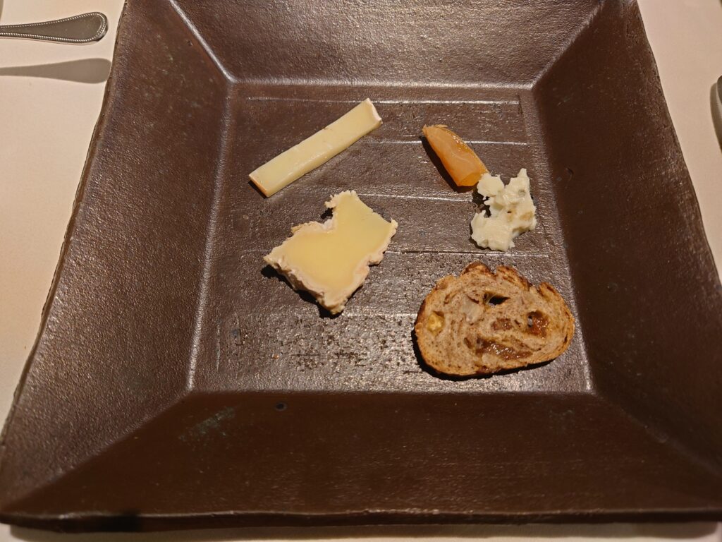 千葉市中央区新田町のフランス料理ル・クールのチーズの盛り合わせ