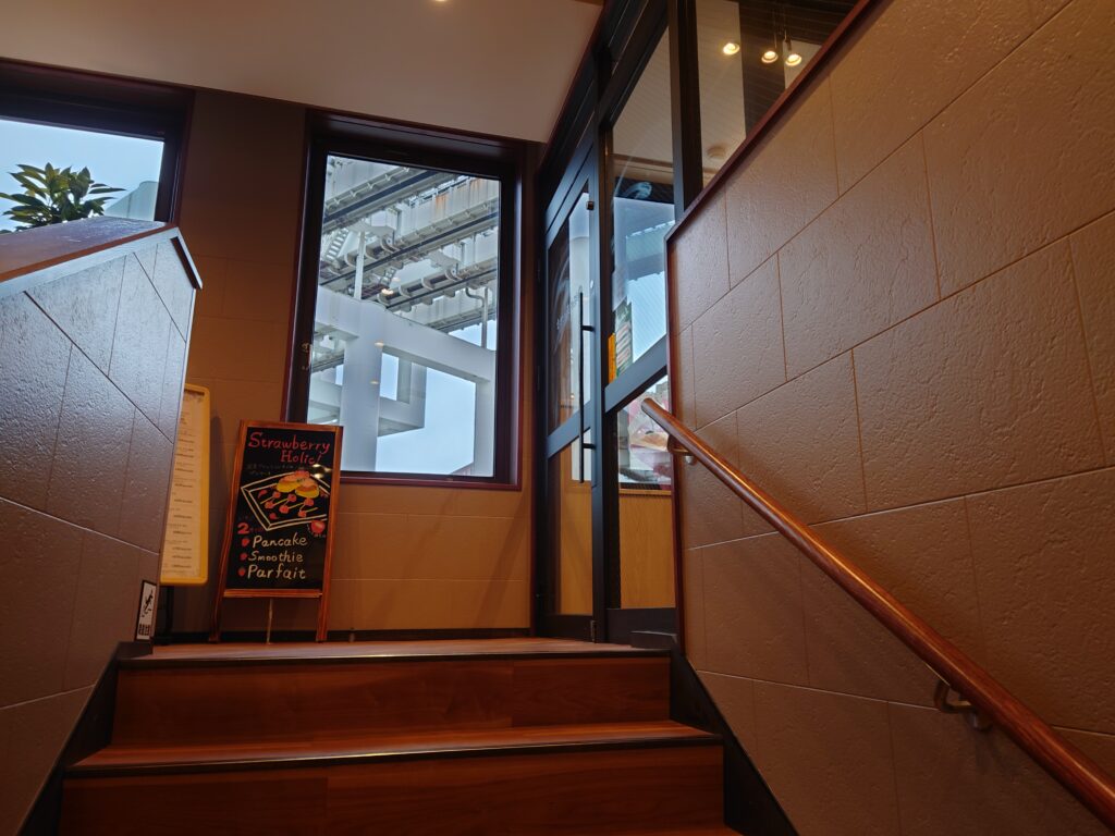 むさしの森珈琲千葉駅前店の入口階段