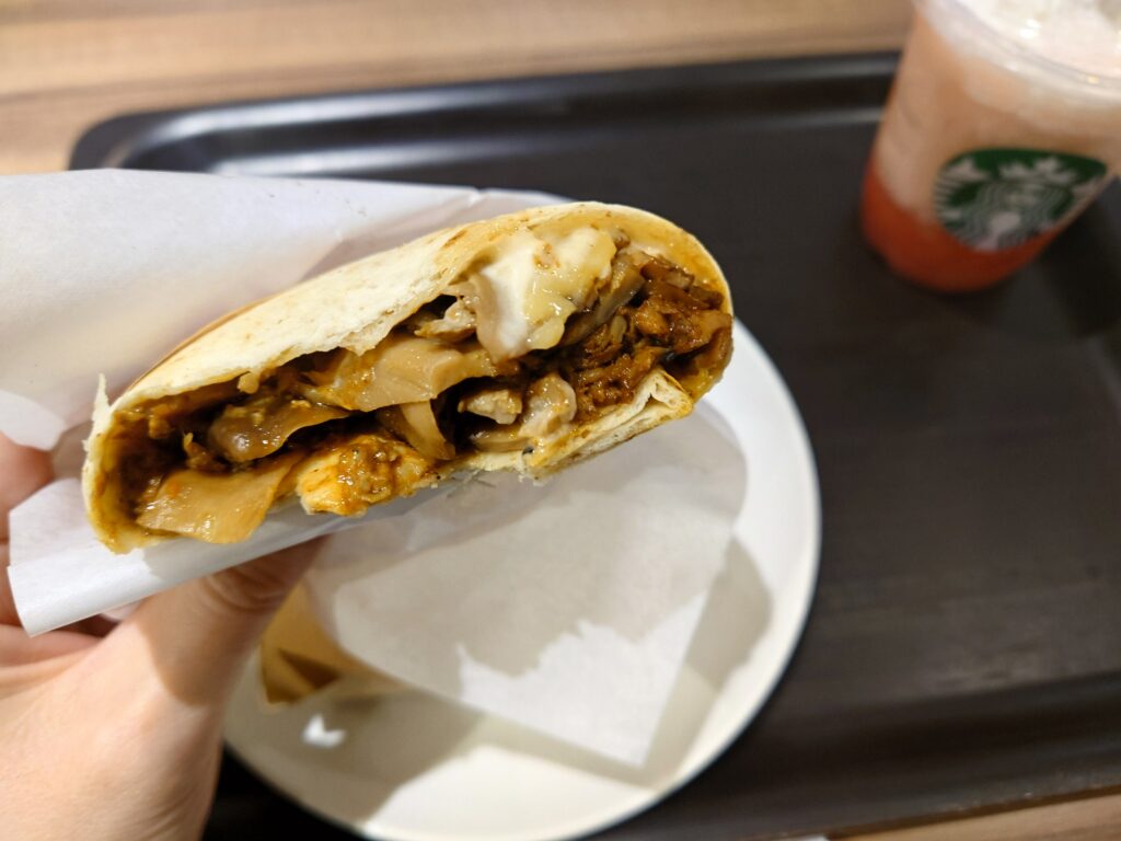 スタバのきのこのキーマカレー ホットトルティーヤ