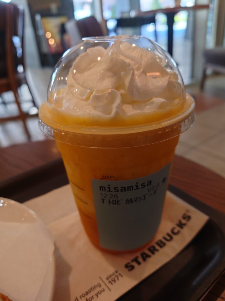 スタバのマンゴートロピカル クリームフラペチーノ