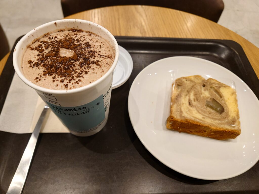 スタバの新作チョコレートムースラテとマロンパウンドケーキ