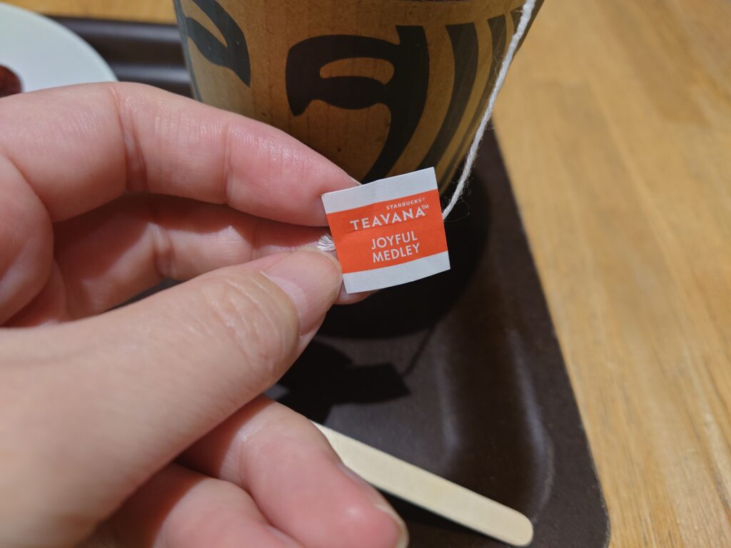 スタバのジョイフルメドレー ティーラテ