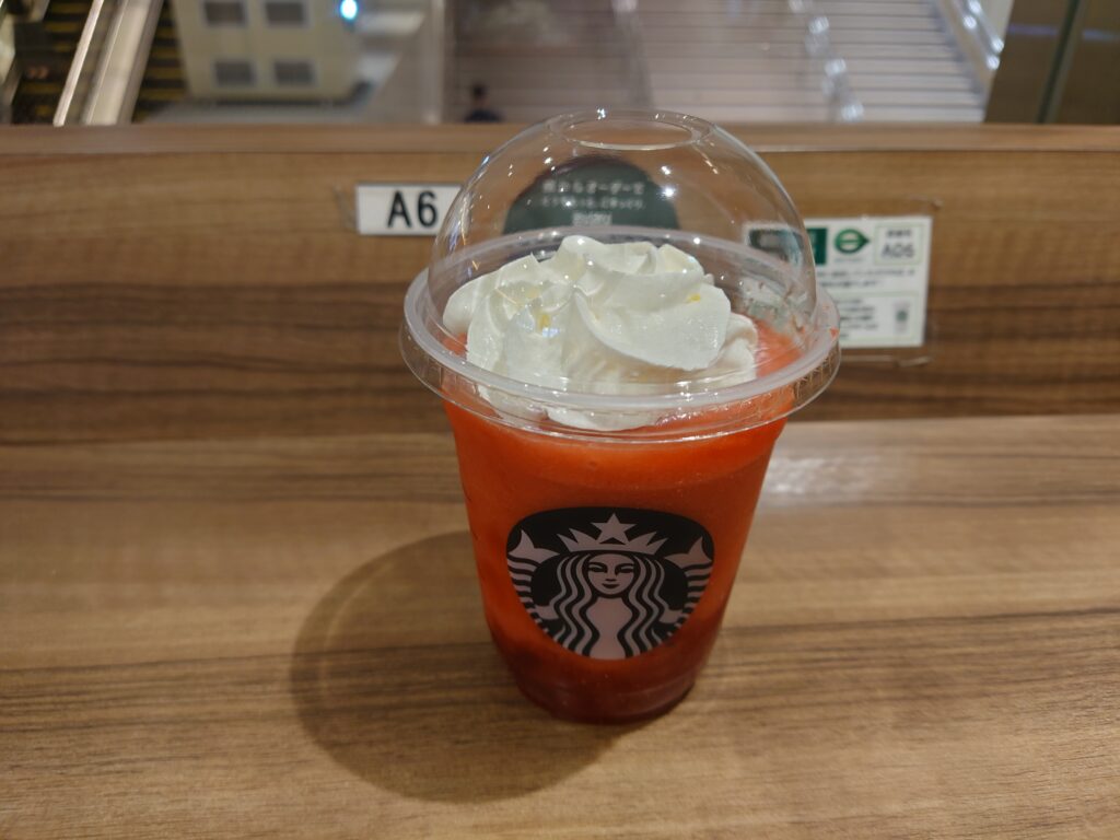 スタバの新作THE 苺フラペチーノ
