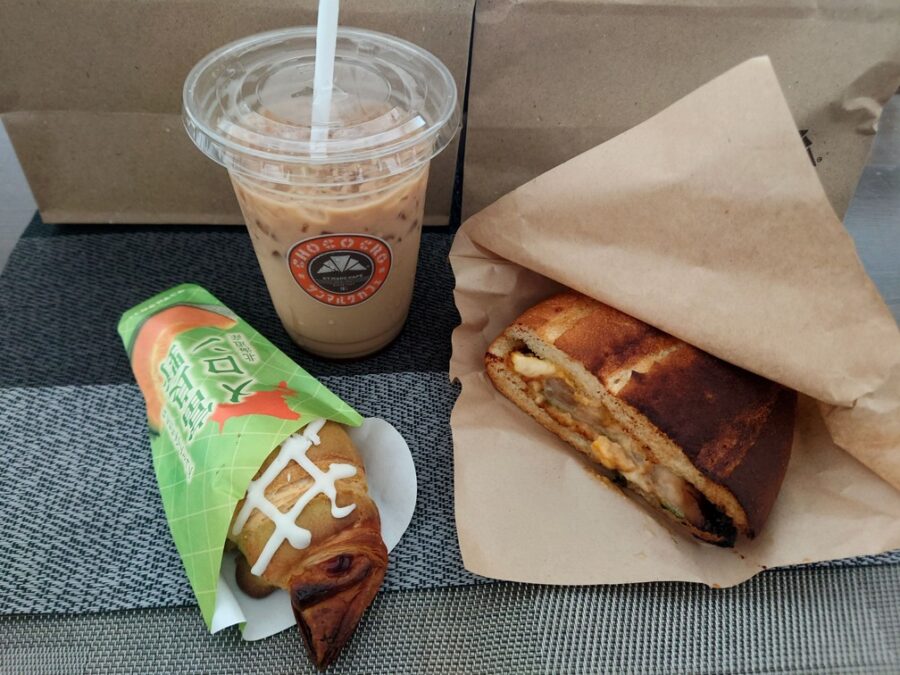 サンマルクの期間限定プレミアムチョコクロ 富良野メロンとサンマルクホットサンド とろりチキンてりたまとアイスキャラメルマキアート